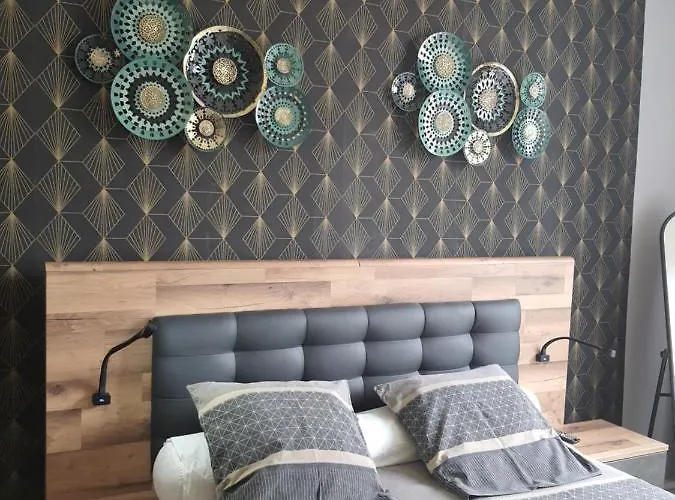 Szálloda De Sarl 2*